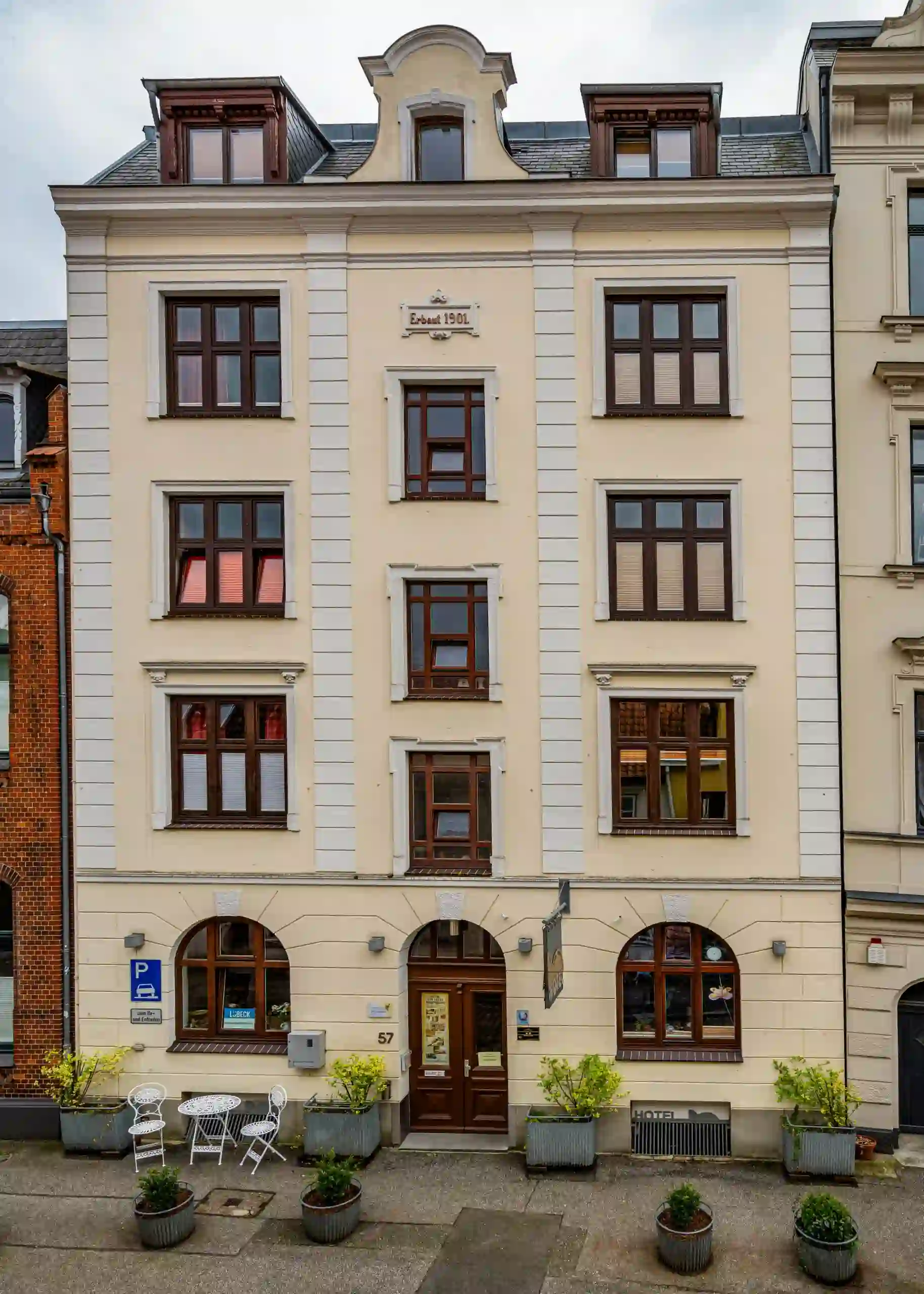 {acf_home_about_image_alt_text_3}