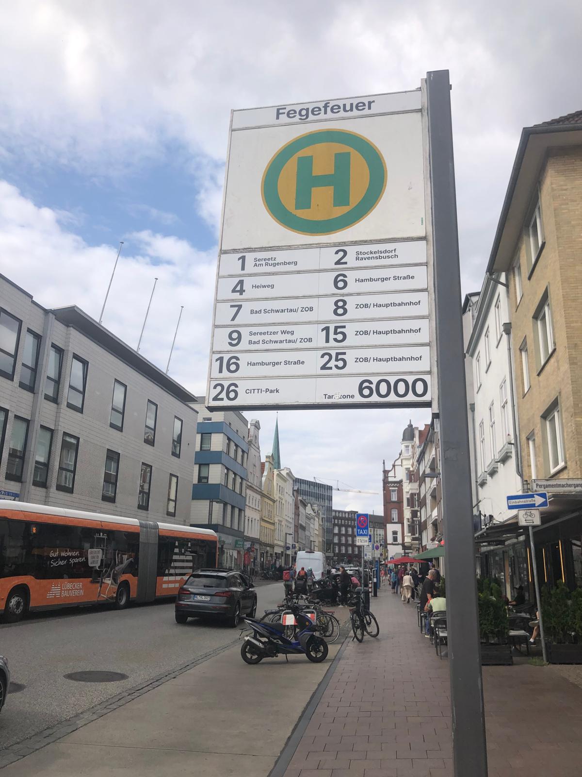 Bushaltestelle Fegefeuer in der Lübecker Innenstadt