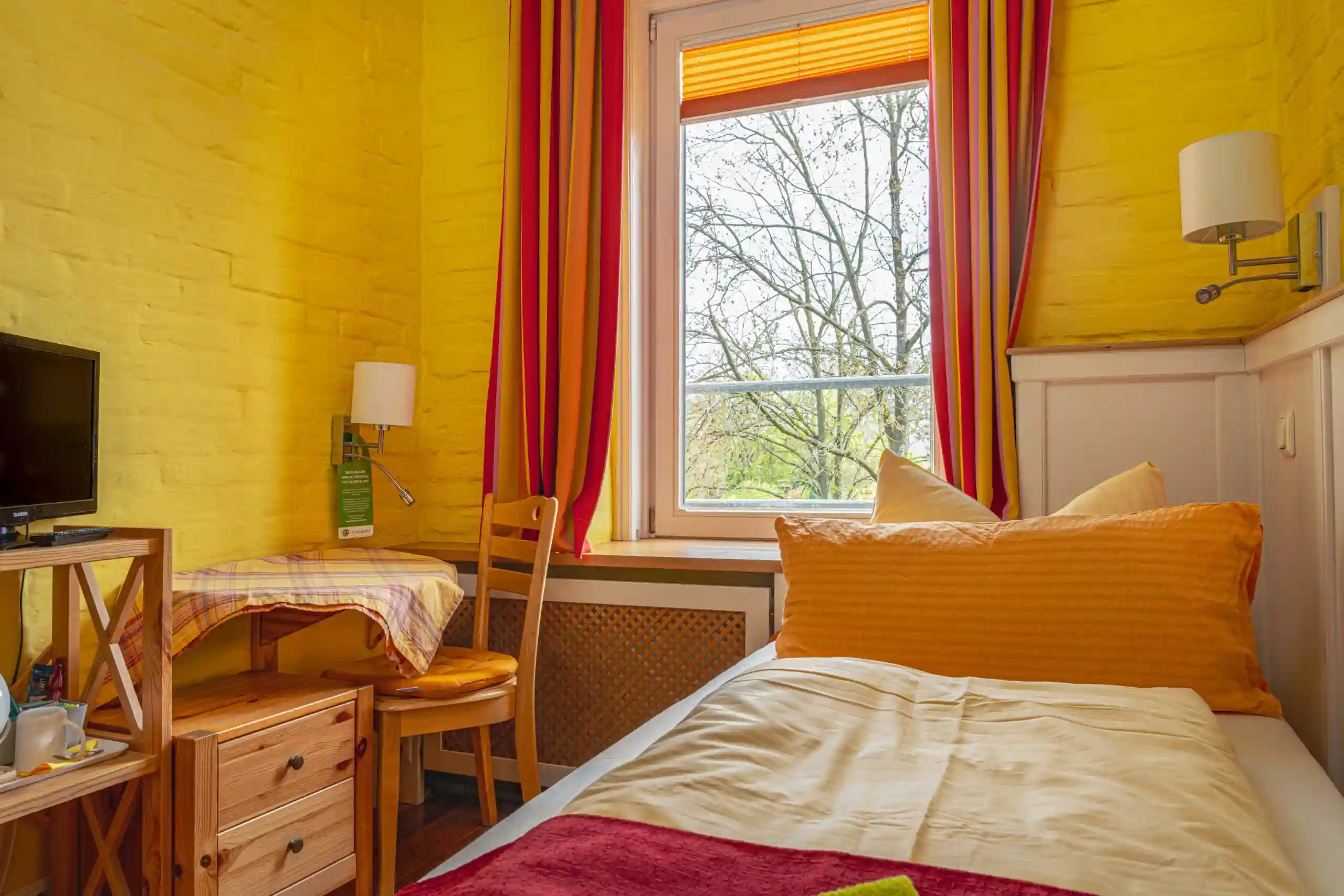 {acf_home_about_image_alt_text_4}